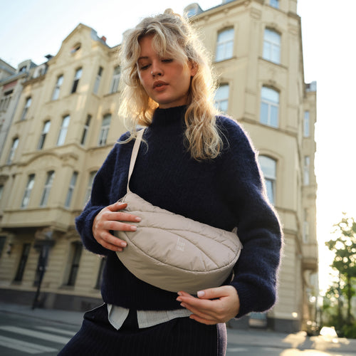 GOT BAG - Wavy Puffer Moon Bag Small Scallop