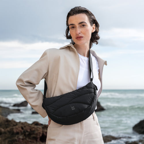 GOT BAG - Wavy Puffer Moon Bag Small Black