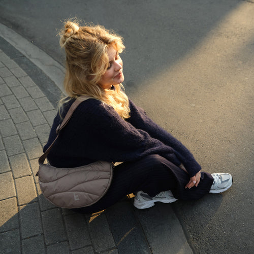 GOT BAG - Wavy Puffer Moon Bag Small Oyster