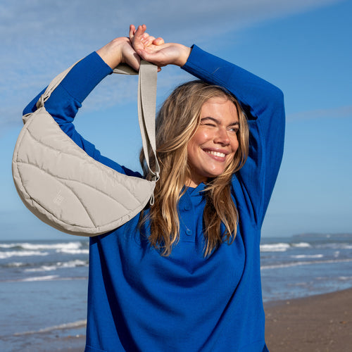GOT BAG - Wavy Puffer Moon Bag Small Scallop