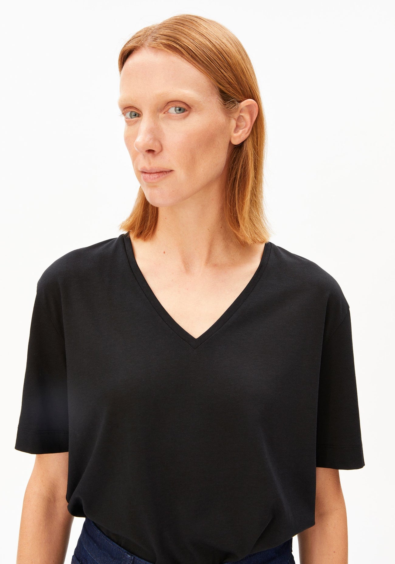 Armedangels - V-Neck T-Shirt Black