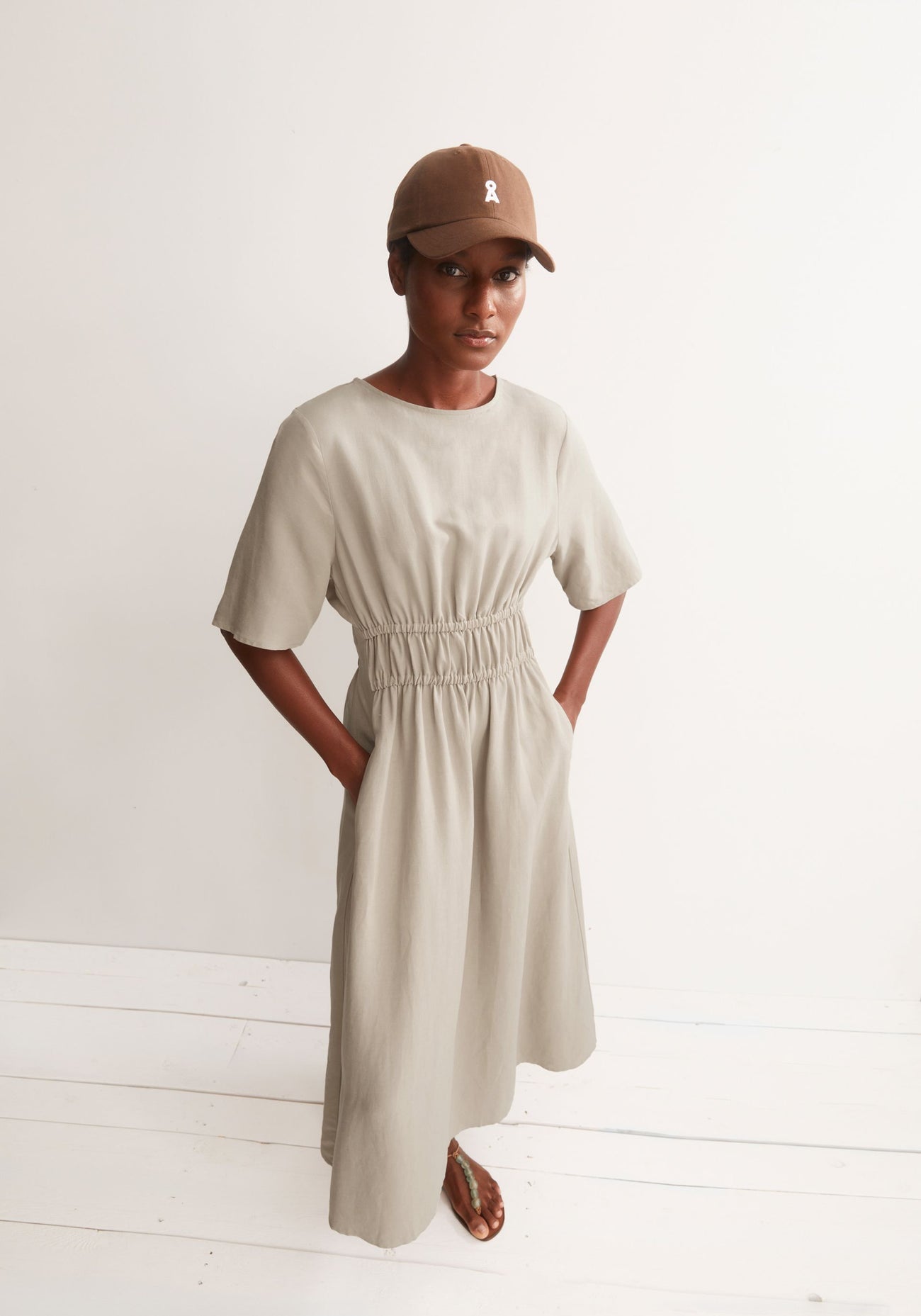 Armedangels - Gerafftes Kleid im Leinen-Mix | Sandstone