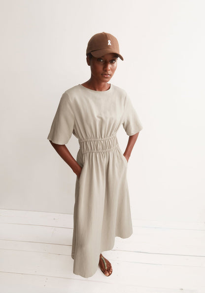 Armedangels - Gerafftes Kleid im Leinen-Mix | Sandstone