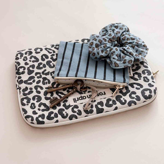 Rose in April - Portemonnaie Tennisstreifen Himmelblau/Schwarz