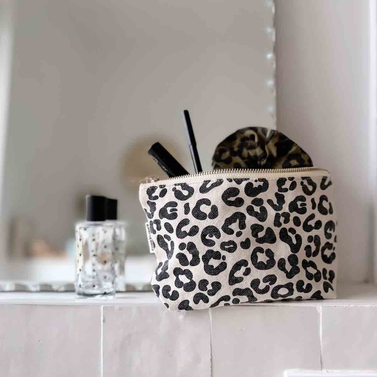 Rose in April - SOFIA Kosmetiktasche | Leopard