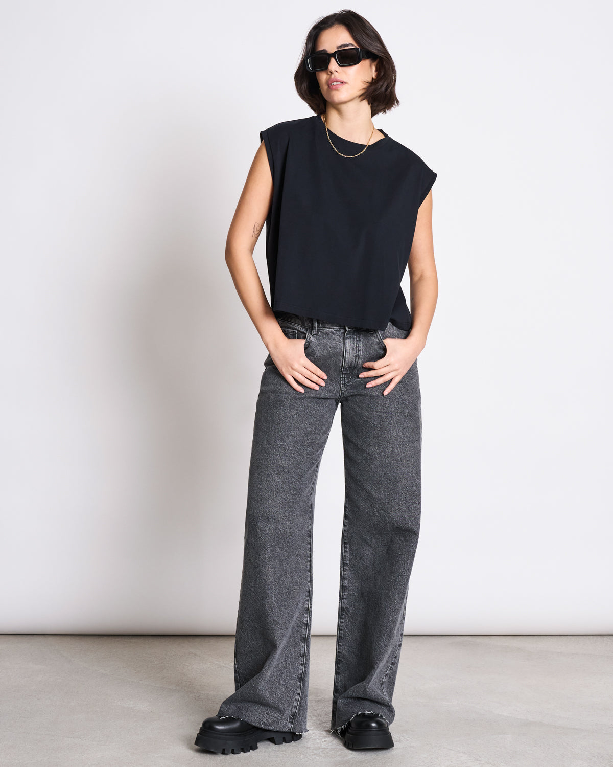 JAN'N JUNE - OVAR T-Shirt Black