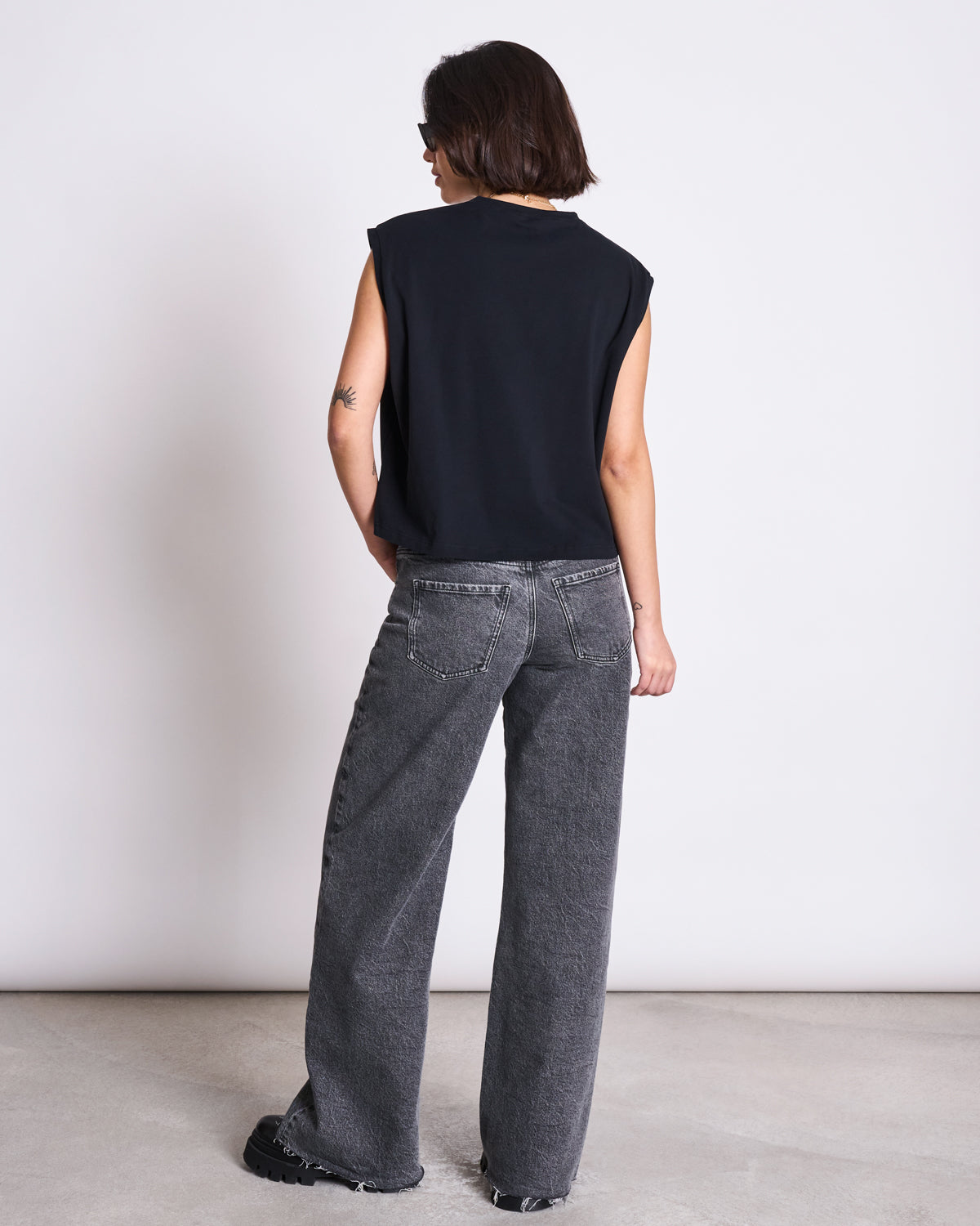 JAN'N JUNE - OVAR T-Shirt Black